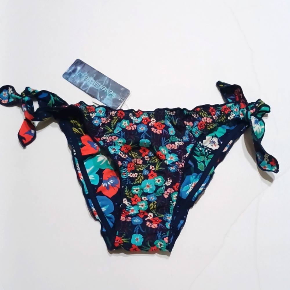 New Women's Secret Reversible Bottoms Swimsuit Size Small